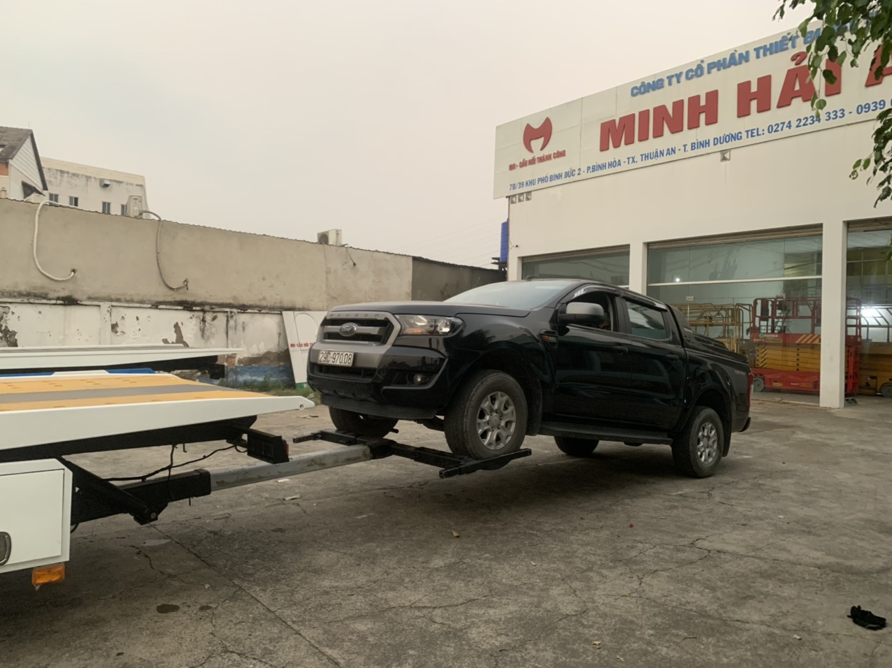 High quality flatbed wheel lift tow trucks for sale