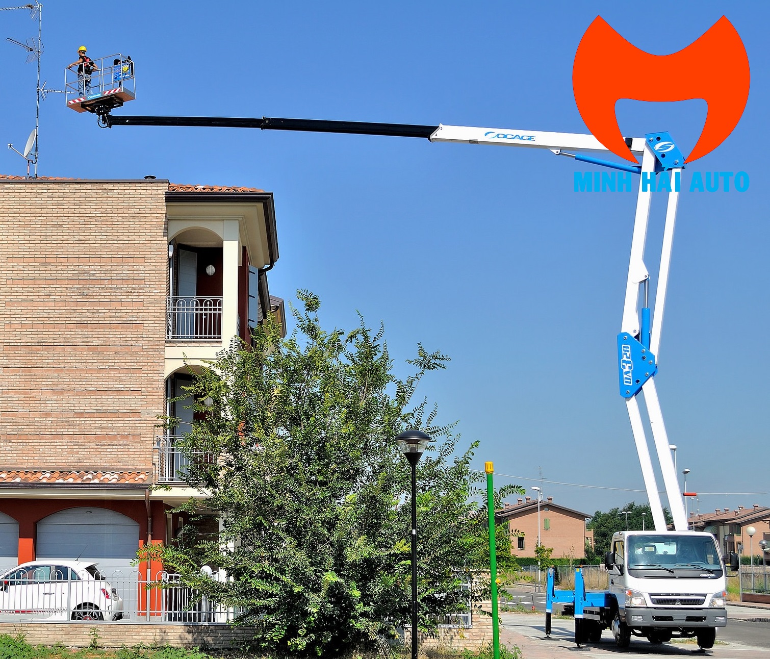 Xe ô tô nâng người 28m Socage