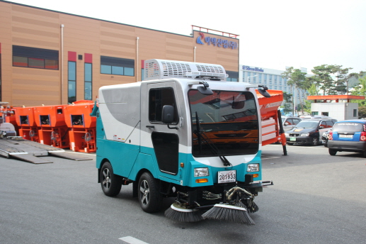 Ban xe quet duong mini Retech