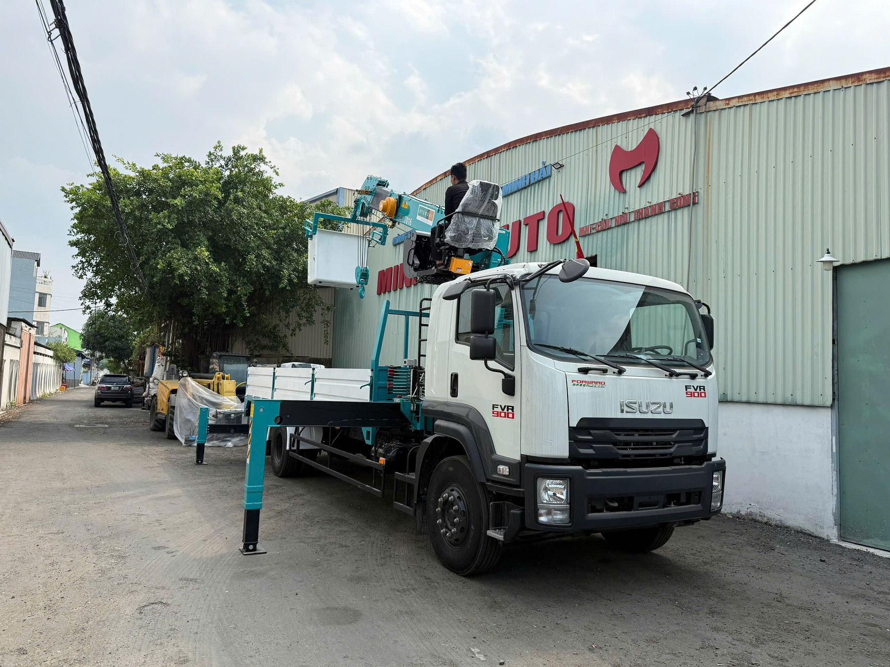 Xe Isuzu FVR34 gắn cẩu tự hành 6 tấn Hyundai Everdigm HLC-7016