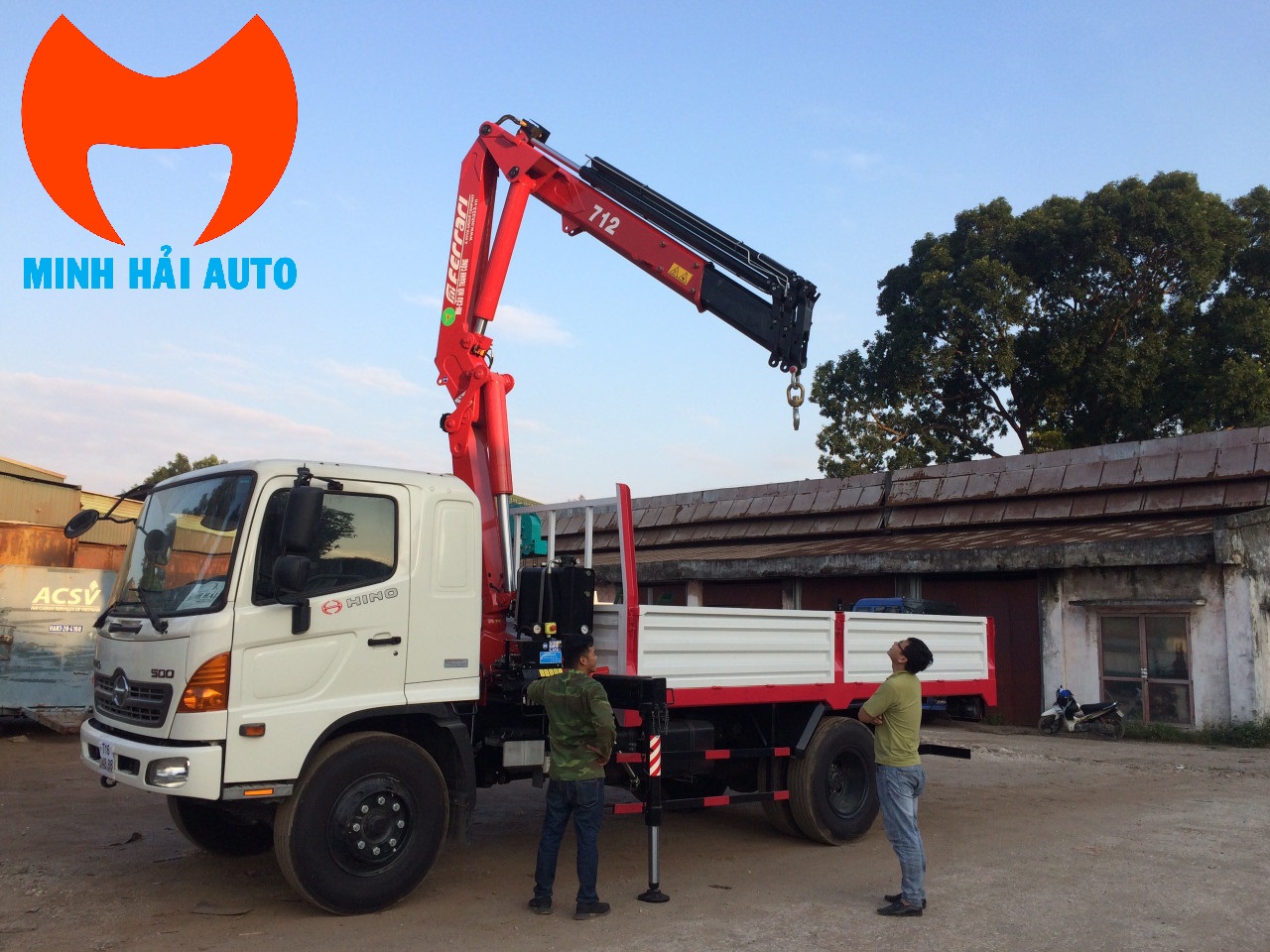 Hino FG lắp cẩu Ferrari 3 tấn