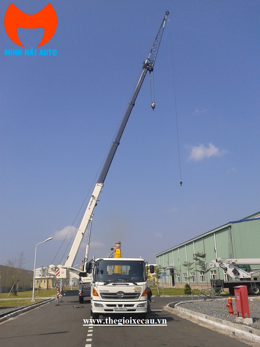 Xe cẩu tự hành 7 tấn phục vụ xây lắp