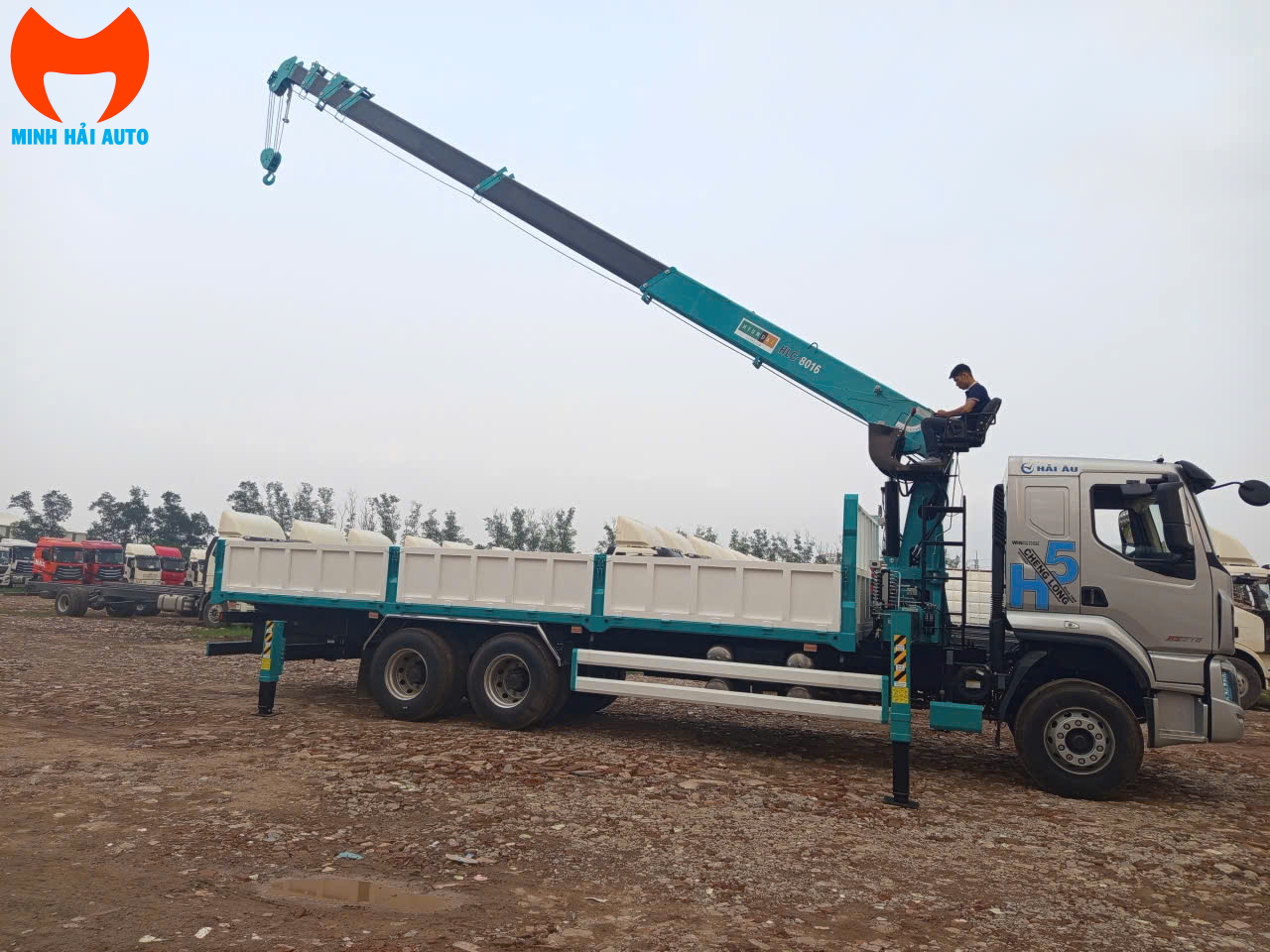 Xe cẩu tự hành 8 tấn Chenglong LZ1250- Hyundai Everdigm HLC-8016-3