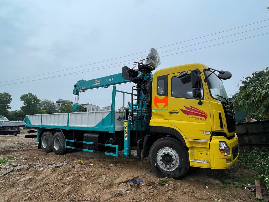 Dongfeng N270 3 chân gắn cẩu tự hành 8 tấn 6 đốt Hyundai Everdigm HLC-8016-4