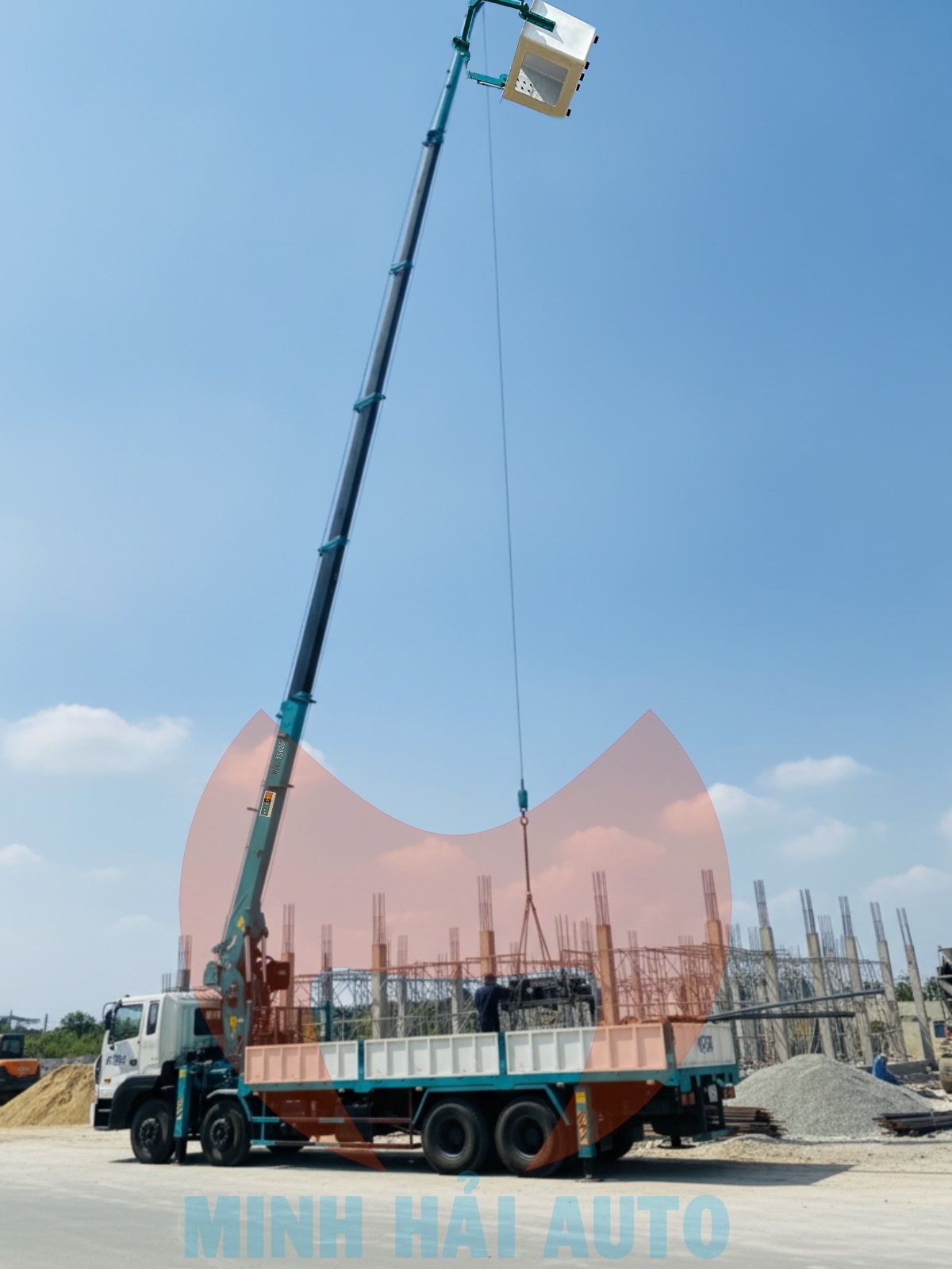 Xe tải gắn cẩu tự hành 15t có giỏ nâng người 28m