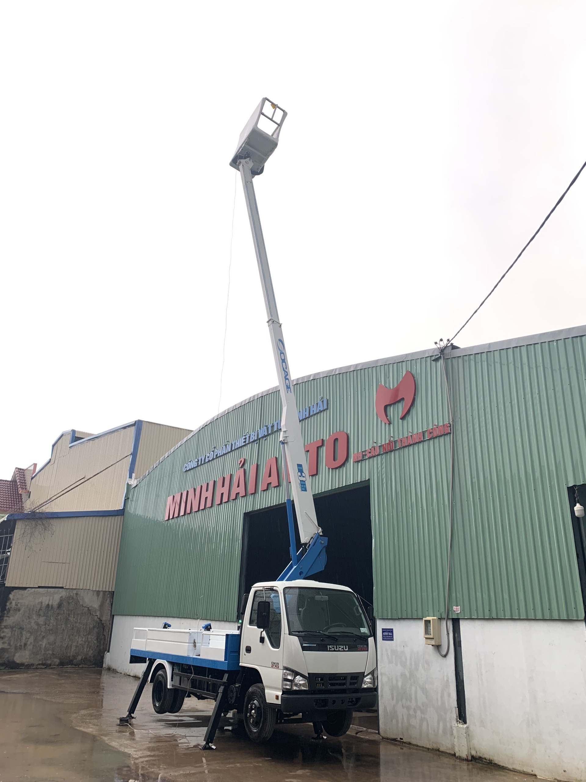 Xe ô tô nâng người 16m Socage