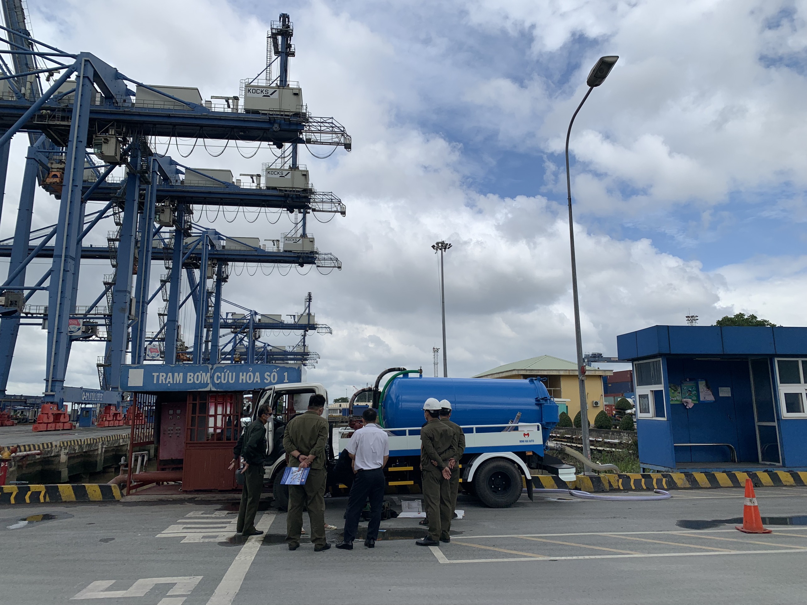 Sewage vacuum truck using in Saigon port