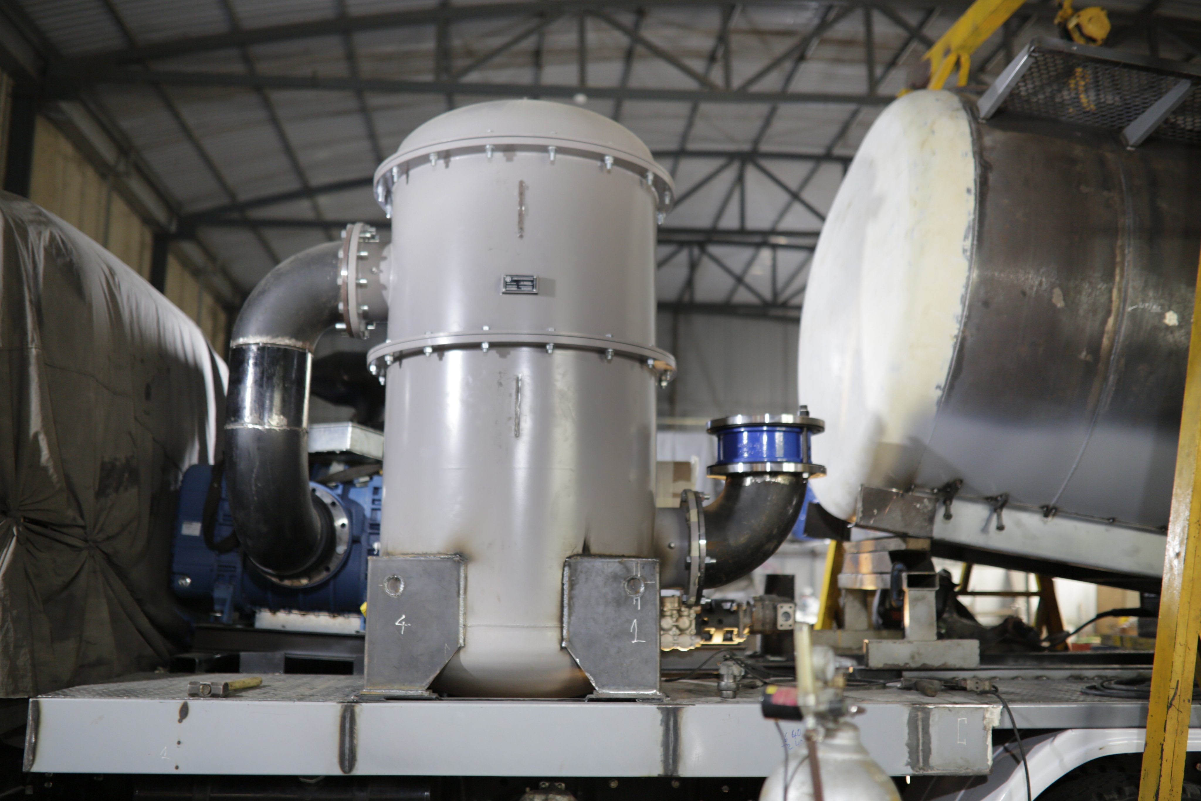 9 CBM Vacuum truck- collect fly ash and munti-function suction truck- high quality tanks