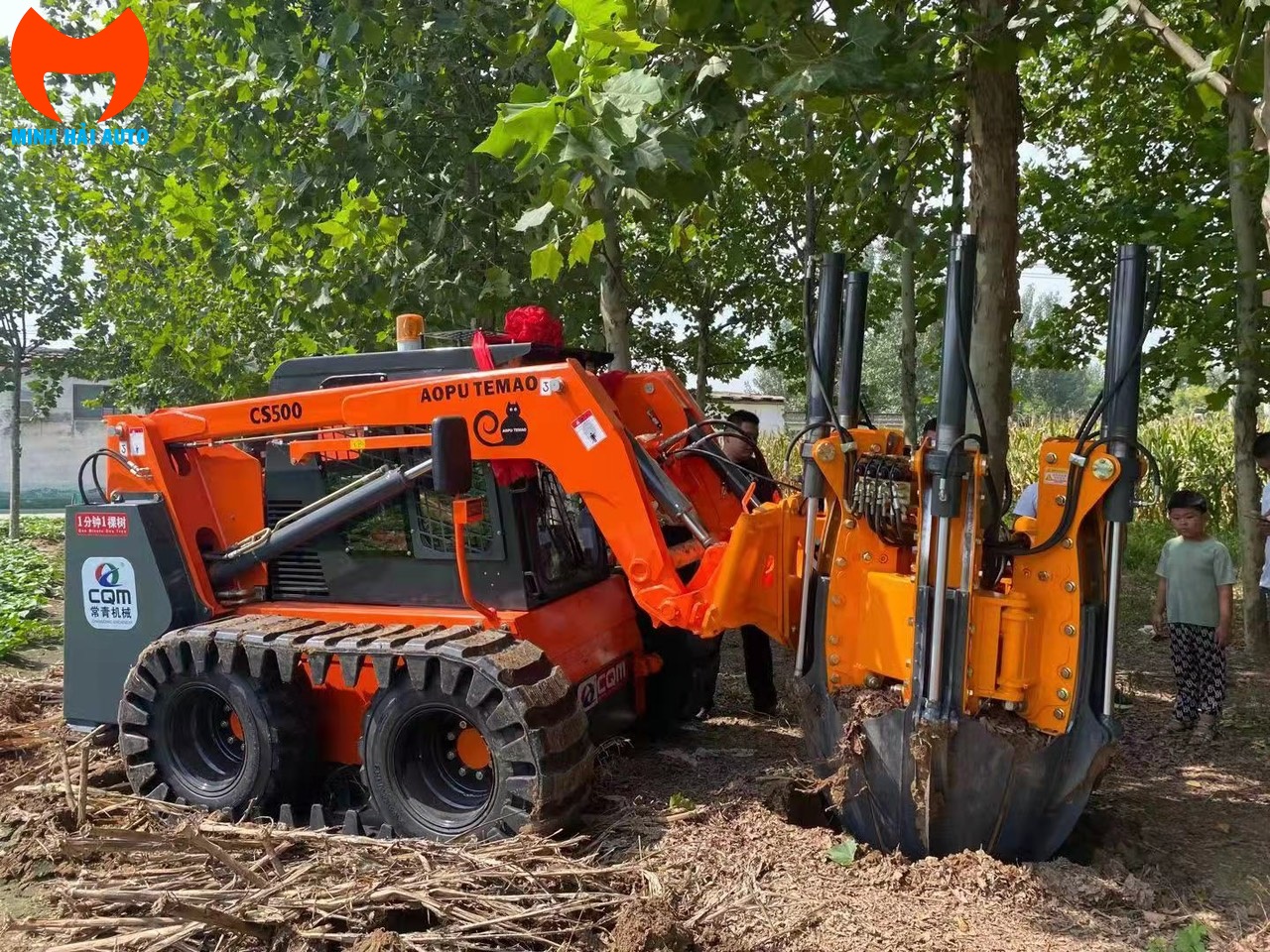 Xe bứng cây máy bứng cây trên nền xe xúc lật loại nhỏ