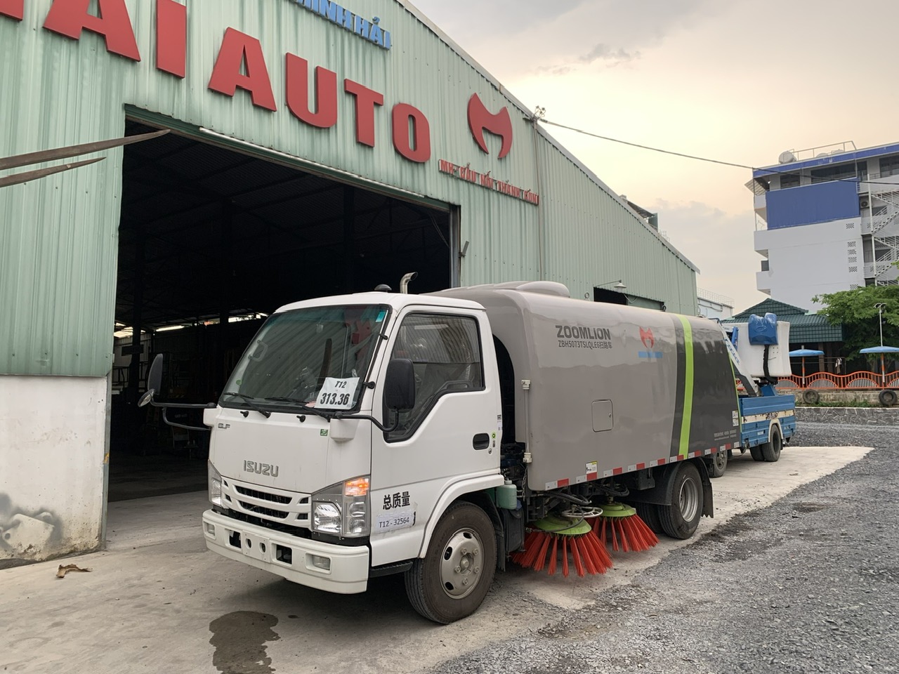 Xe quét đường Isuzu 5 khối Zoomlion