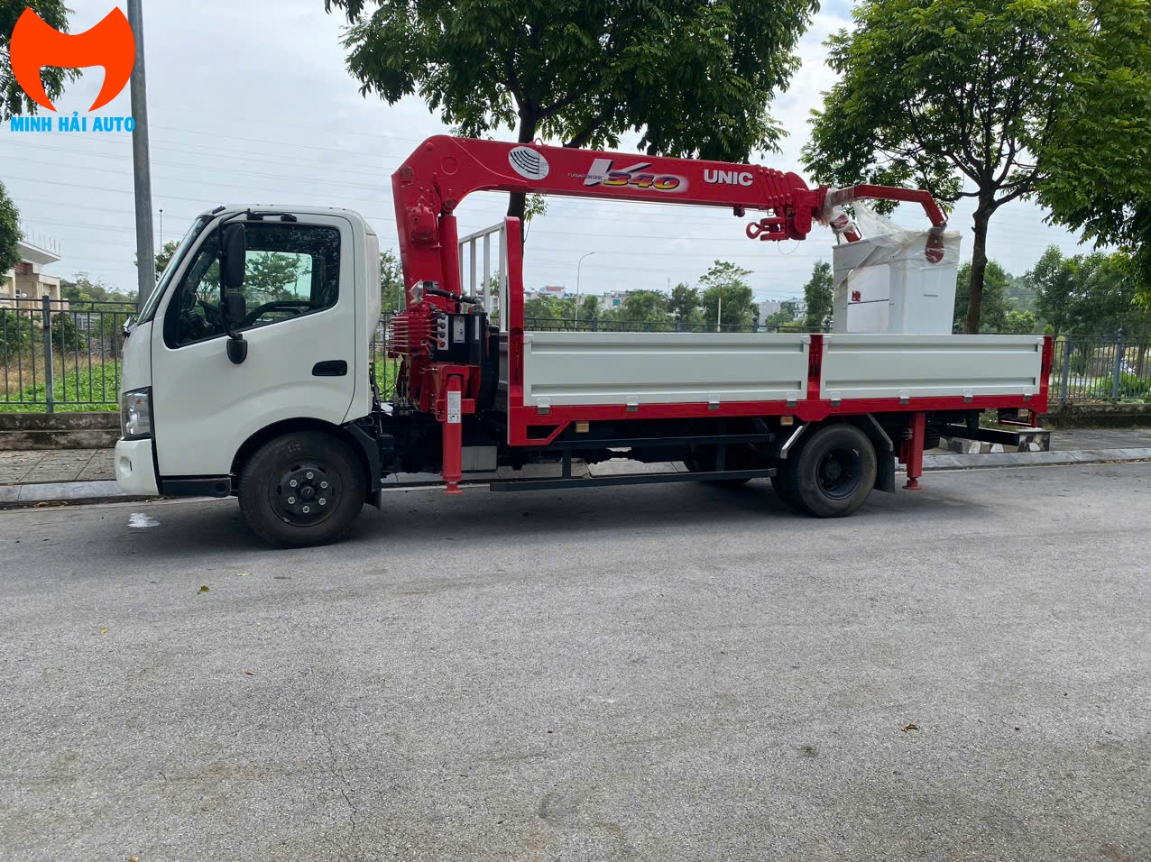 Xe tai gan cau tu hanh Hino- Unic 3t- 1