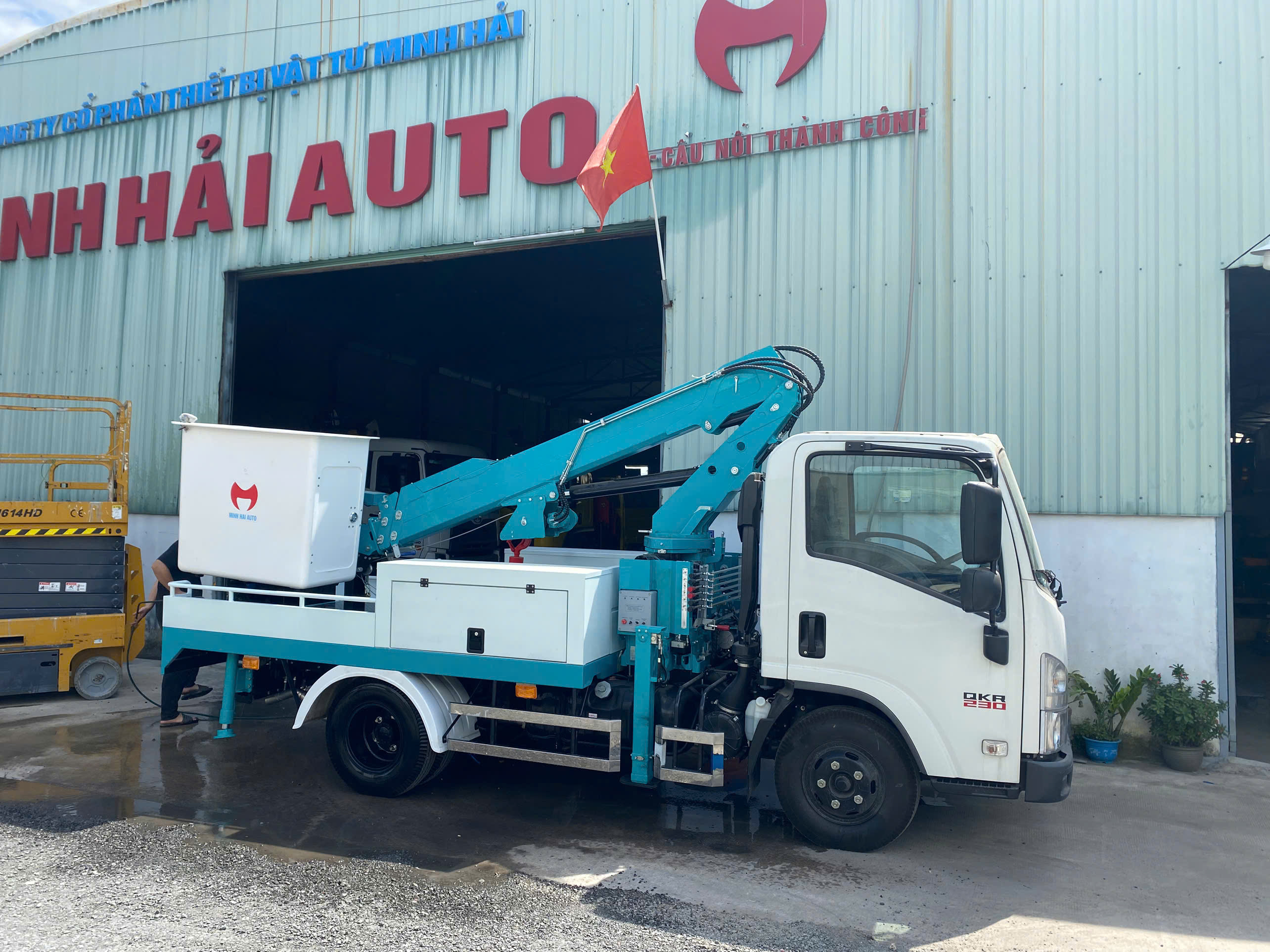 Xe ô tô nâng người 12m Hyundai Everdigm