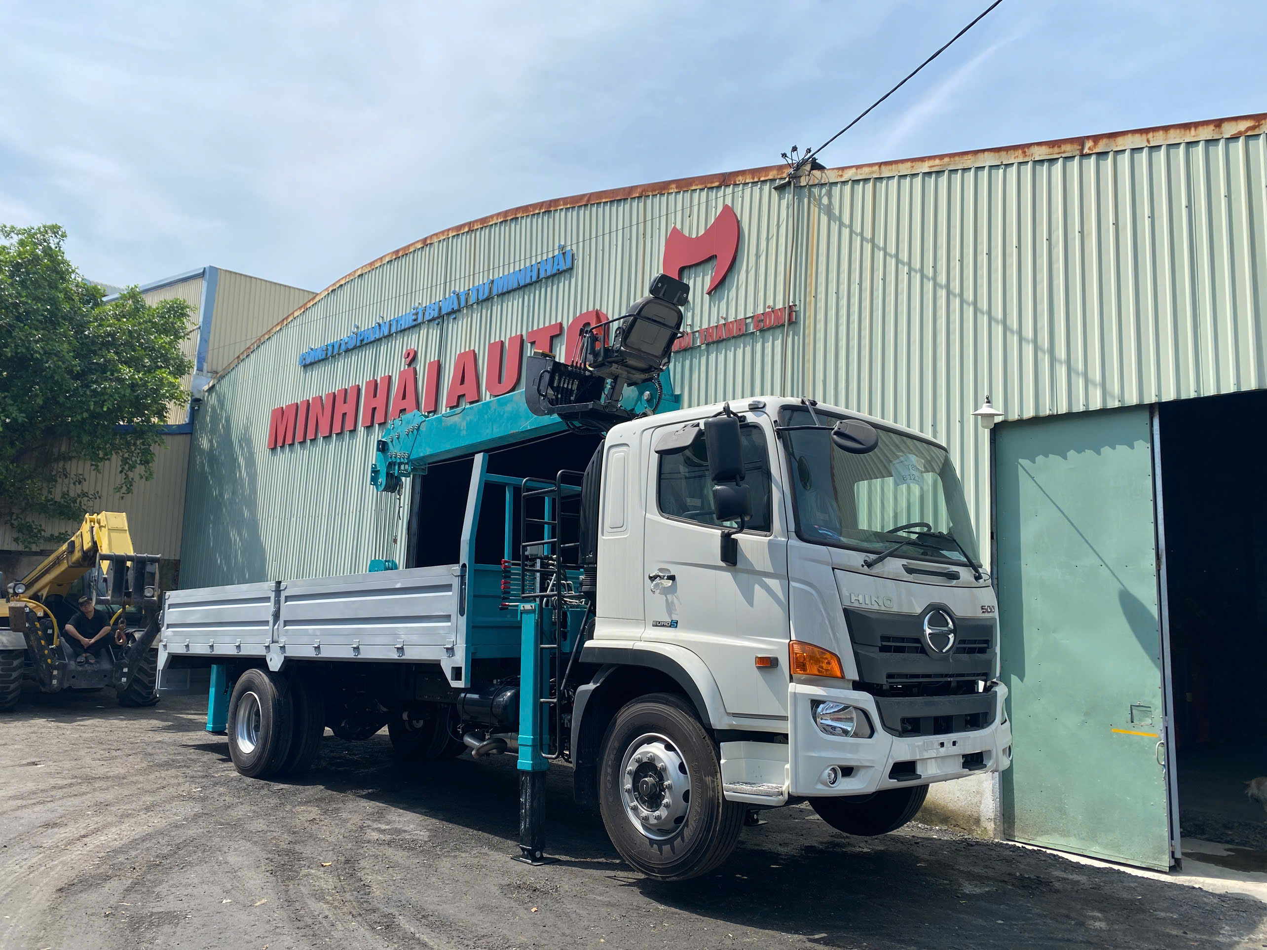Hino FG gắn cẩu tự hành 6 tấn Hyundai Everdigm HLC-7016