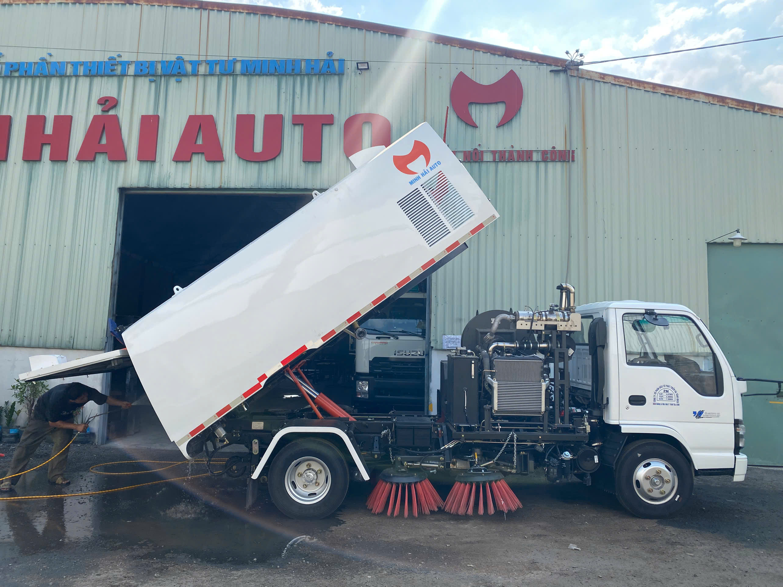 Xe quét đường hút bụi rác 5 khối Isuzu Fulongma