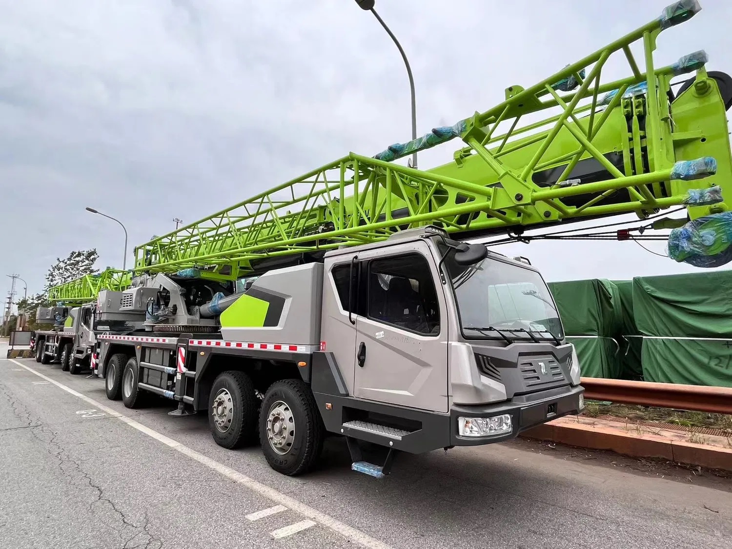 Cẩu bánh lốp 50 tấn Zoomlion ZTC500A5-3 - 1