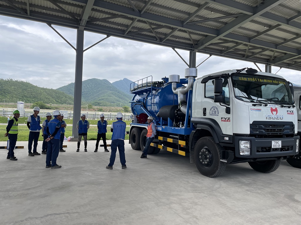 Xe hút tro bay nhiệt điện 8 khối Isuzu FVZ60- 4