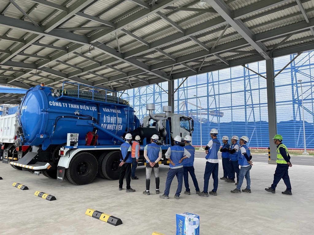 Xe hút tro bay nhiệt điện 8 khối Isuzu FVZ60- 5