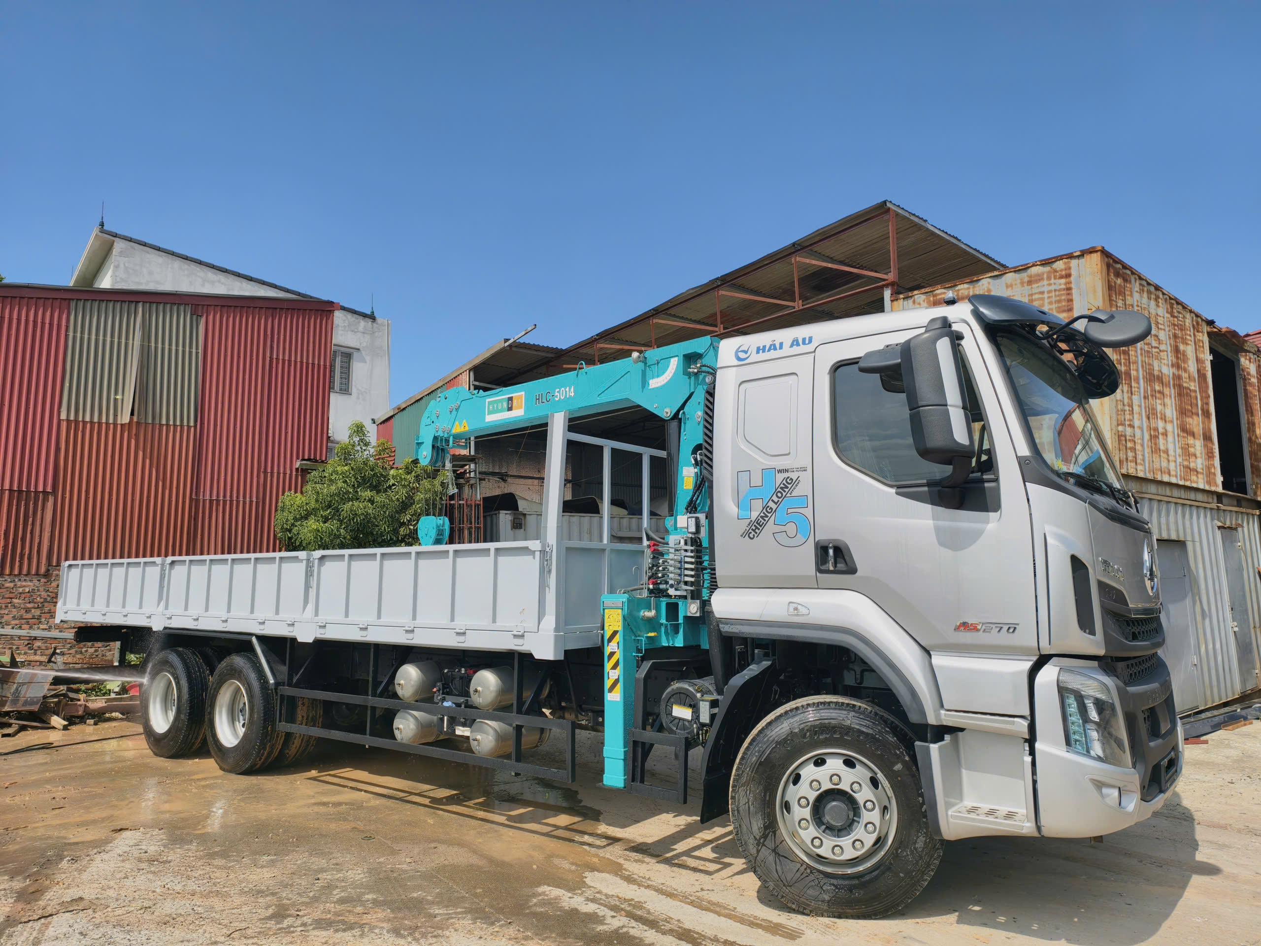 Chenglong 3 chân LZ1250 gắn Hyundai Everdigm 5 tấn