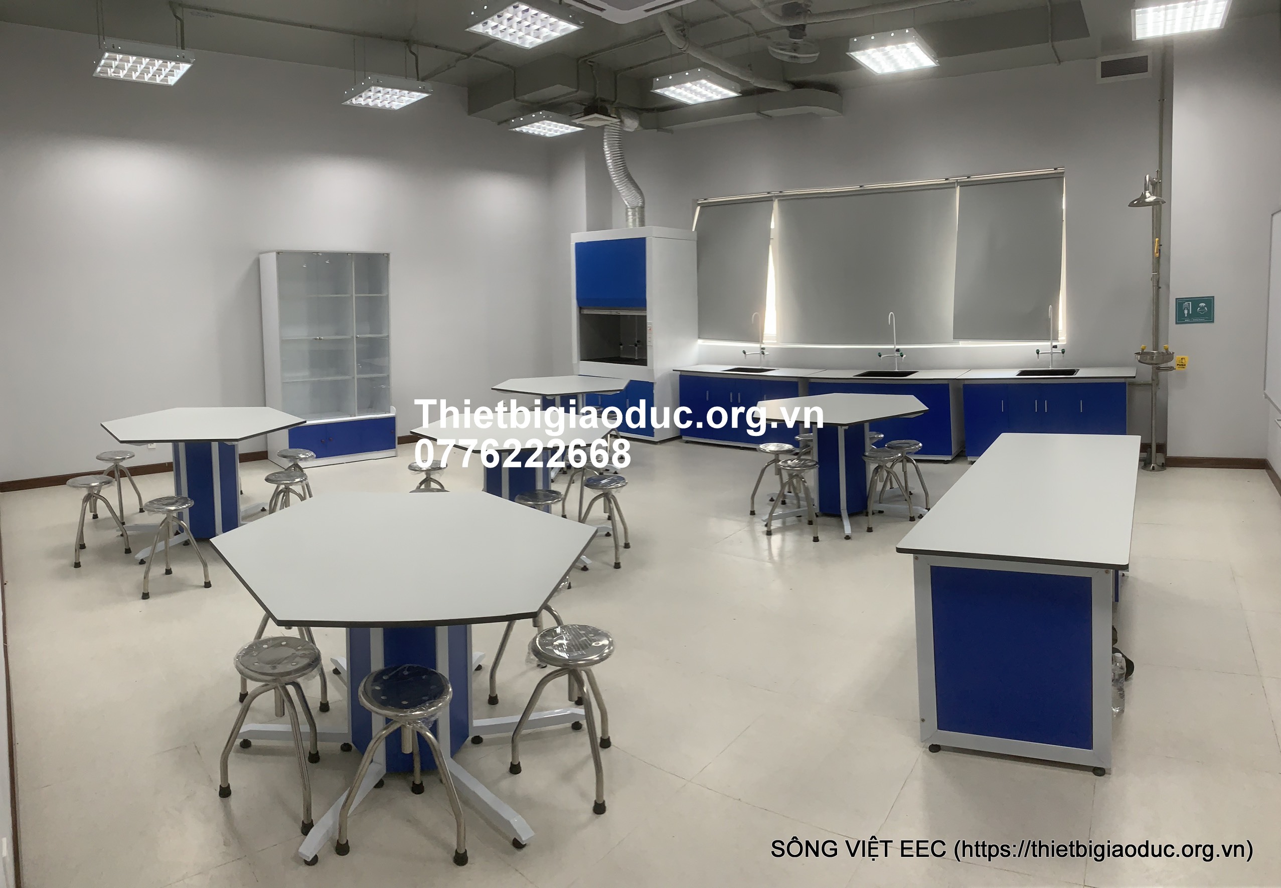 Bàn thí nghiệm hình lục giác chân sắt