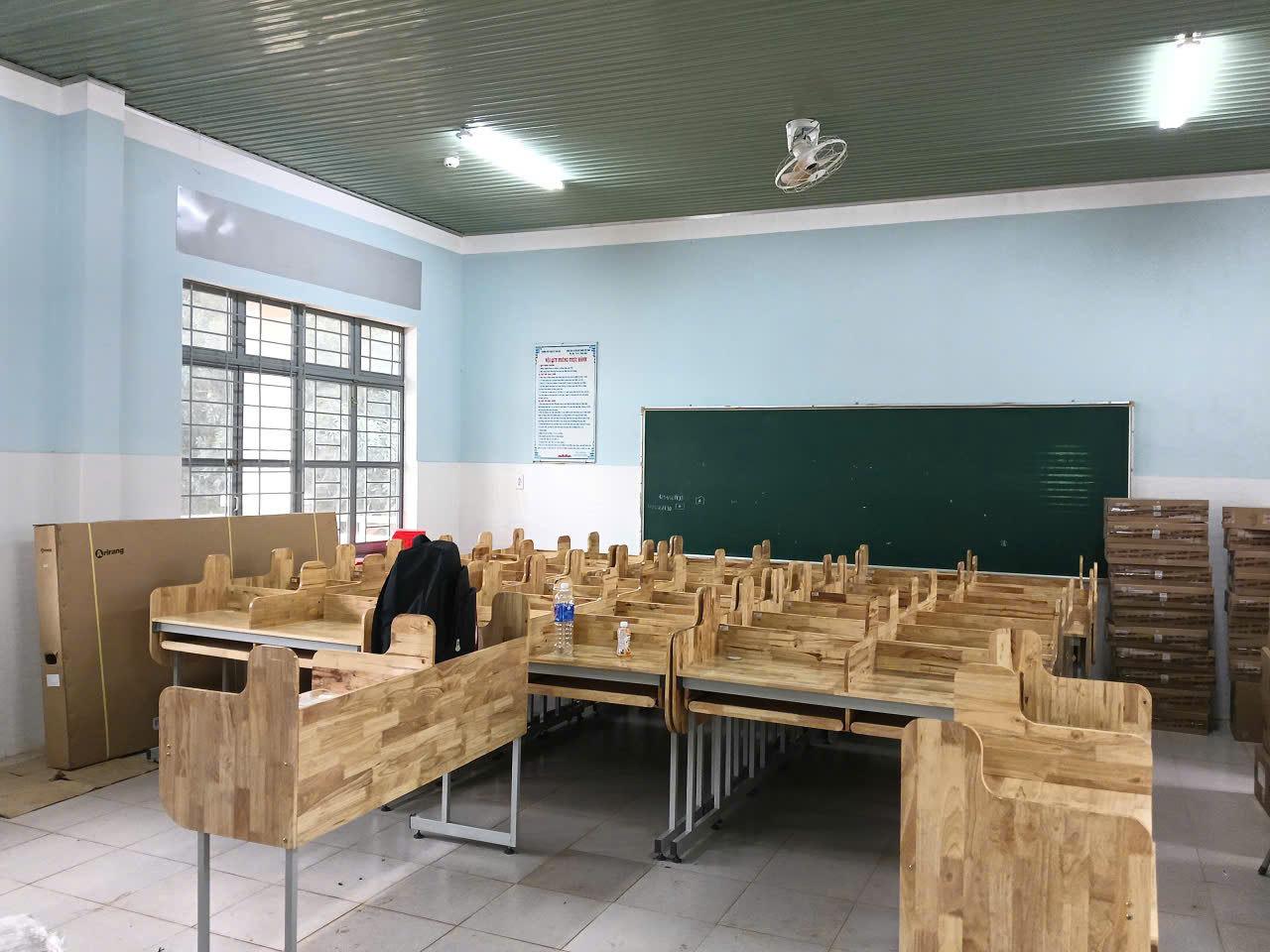 Bàn vi tính 2 chỗ ngồi có ngăn