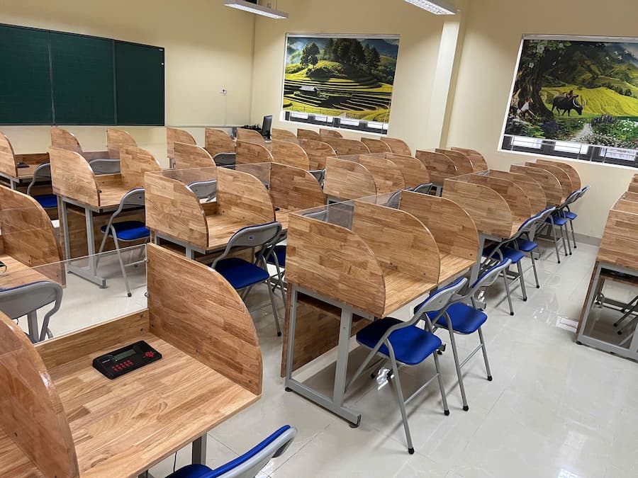 Bàn học ngoại ngữ 2 chỗ ngồi gỗ cao su tự nhiên ghép thanh