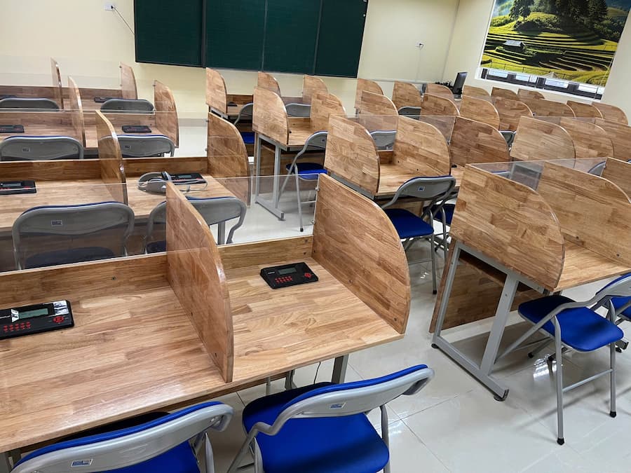 Bàn học ngoại ngữ 2 chỗ ngồi gỗ cao su tự nhiên ghép thanh