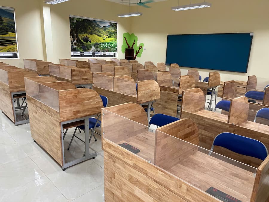 Bàn học ngoại ngữ 2 chỗ ngồi gỗ cao su tự nhiên ghép thanh