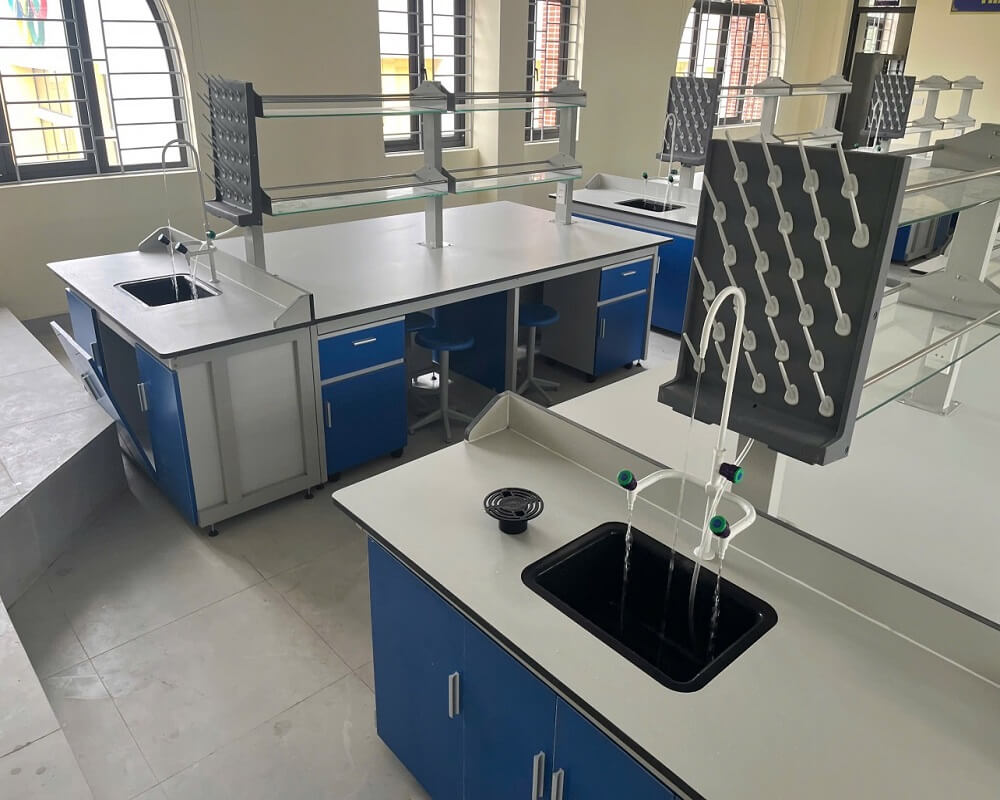 Bồn rửa nhựa PP chịu hóa chất và vòi rửa 3 nhánh