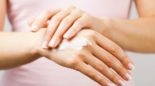 8 nguyên tắc để có làn da trắng hồng, căng mịn không tì vết: chăm sóc da cổ và da tay