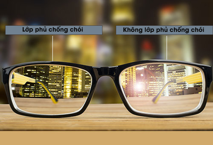 Công nghệ lớp phủ phản chiếu (chống chói)  Nhờ có lớp phủ này, đôi mắt của bạn sẽ hạn chế được tình trạng mỏi mắt từ ánh sáng phản xạ hoặc do ánh sáng chiếu từ thiết bị phát sáng gây ra. Đồng thời, nó còn trở thành lớp bảo vệ hoàn hảo để tránh khỏi các tác nhân gây trầy xước hay vấy bẩn trên mắt kính.   Lớp phủ chống chói còn hỗ trợ tốt cho bạn về tầm nhìn, độ sắc nét của hình ảnh cũng như làm giảm lượng tia UV phản chiếu từ phía sau tròng kính nhằm tối ưu khả năng bảo vệ đôi mắt của bạn.