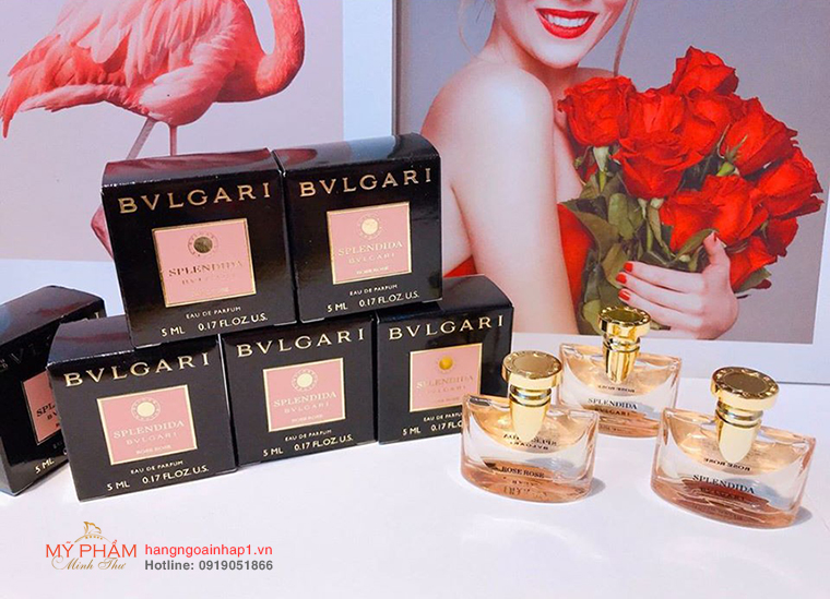 Nước hoa nữ Bvlgari Splendida Rose Rose - 100ml Hương đầu: Cam madarin, chanh đỏ, việt quất, dâu tằm; Hương giữa: Hoa hồng; Hương cuối: Hoắc hương, xạ hương, cỏ hương bài, gỗ đàn hương Độ lưu hương: 8-12 giờ Độ toả hương: Xa Phong cách ngọt ngào, lãng mạn