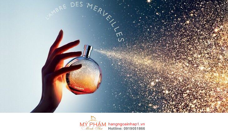 Nước hoa unisex Hermes L’ambre des Merveilles EDP 100ml với hương đầu đầy sung mãn mang chút cay nồng từ hổ phách, toát lên một mùi hương tuyệt vời, có thể kéo dài trong vài tiếng. Sau đó bạn có thể cảm nhận được mùi hương ngọt ngào như của kem siro cam.
