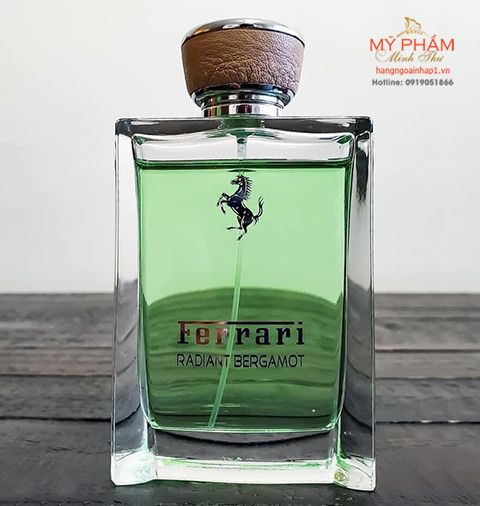Nước hoa Ferrari Radiant Bergamot Unisex - 100ml: Xuất xứ: Ý. Thể loại: EDT. Đây là dòng nước hoa Ferrari thuộc nhóm Citrus Aromatic (Hương cam chanh thơm ngát). Độ lưu hương: 3-6 giờ. Độ toả hương: Gần. Phong cách: Tinh tế, quyến rũ.