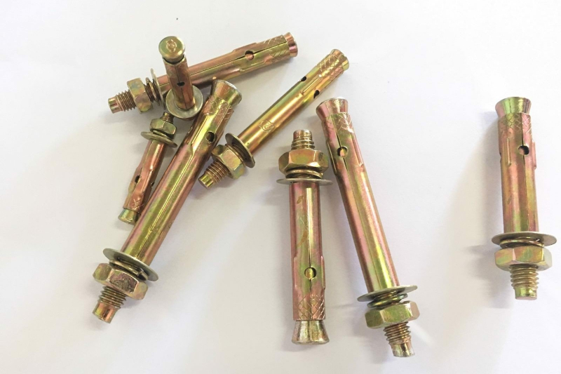 So sánh nở sắt 10x100 với các loại nở khác