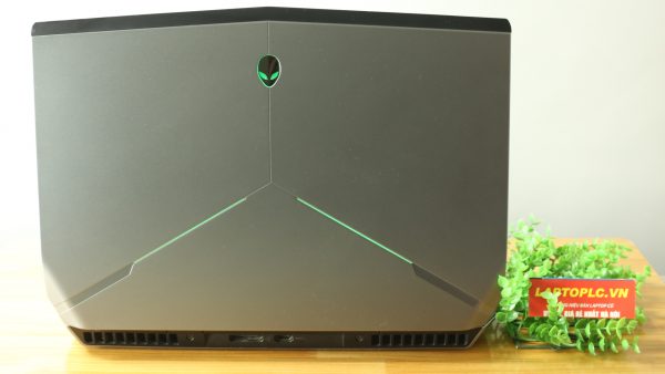 Dell Alienware 15 R2 ( i7-6820HK, RAM 8g, SSD 128Gb + HDD 1Tb, VGA