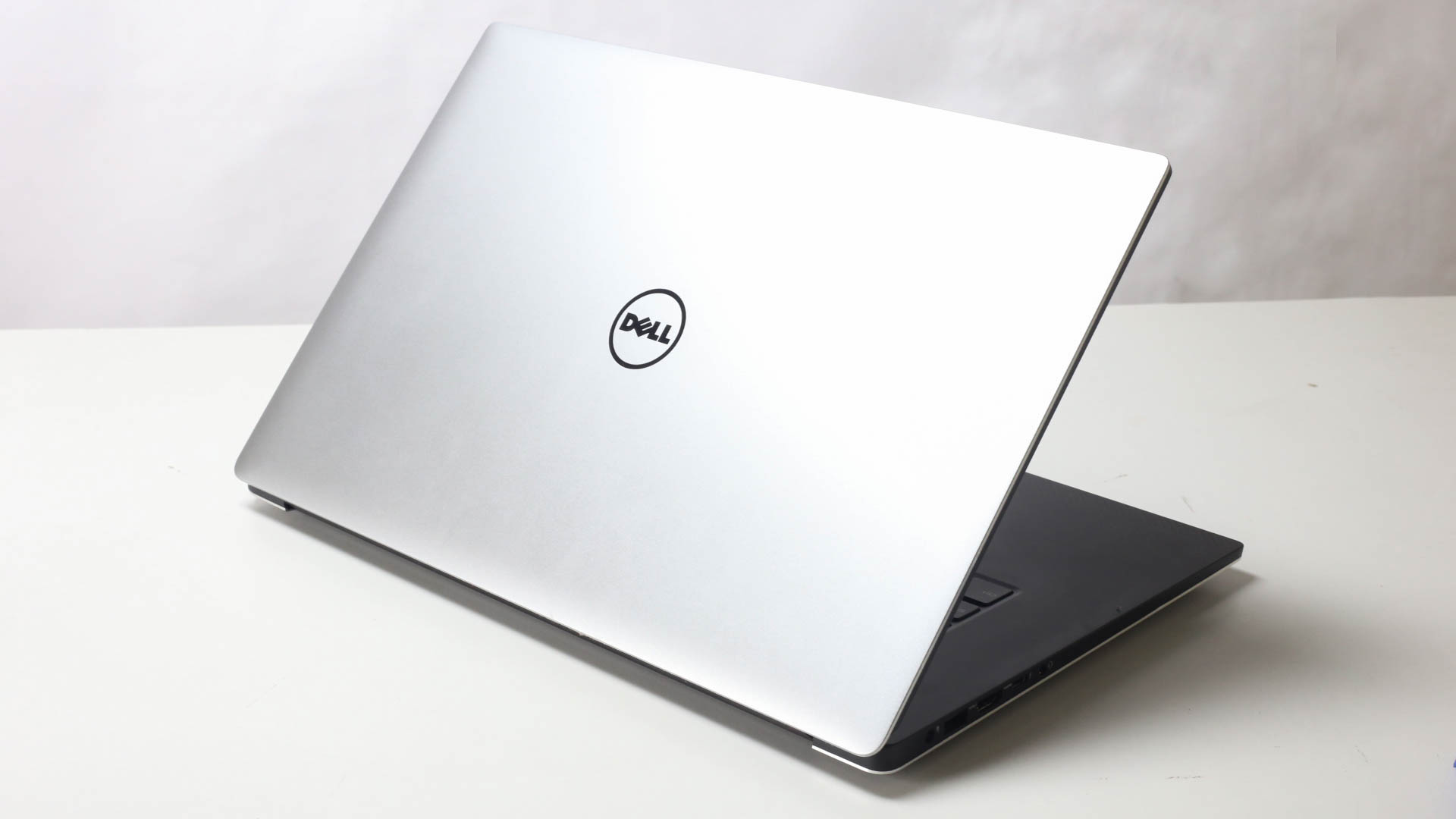 Máy trạm siêu mỏng Dell Precision 5530 cảm ứng ( i7-8850H, RAM 16GB, SSD 512GB, VGA NVIDIA Quadro P1000- 4G , màn 15.6" 4K IGZO, Touch ) | Công ty TNHH công