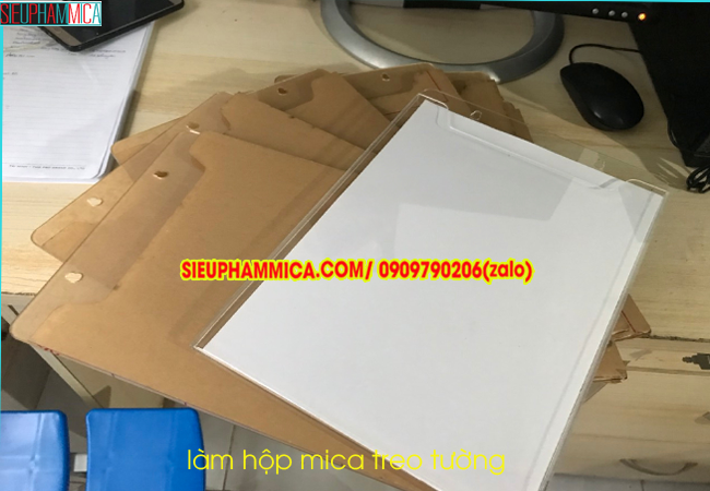 Mẫu hộp mica treo tường đựng tờ rơi, tờ thông báo, brochure