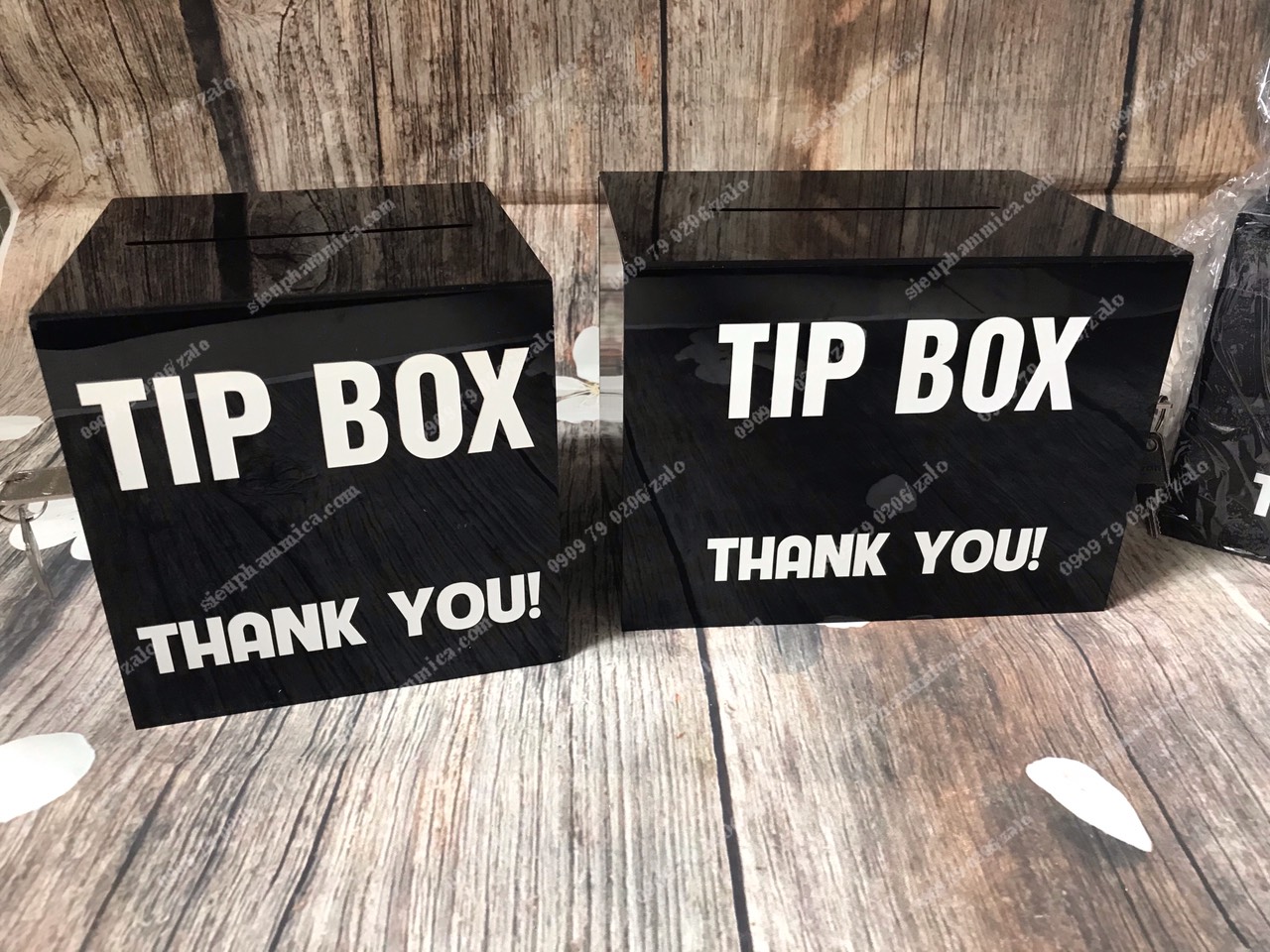 Mua hộp mica tiền bo, mẫu hộp tiền tip giá rẻ, cần làm hộp đựng tiền tip 