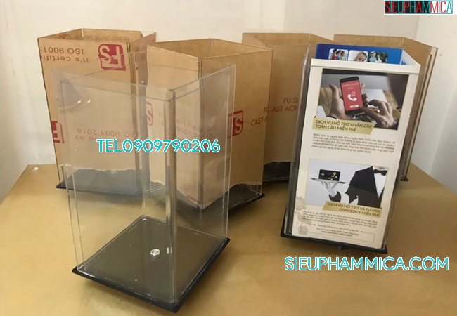 Kệ mica xoay để bàn có thể được dùng để tờ rơi, để tài liệu