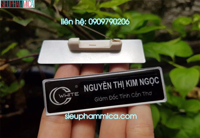 Mang thẻ tên nhân viên giúp thể hiện tác phong chuyên nghiệp