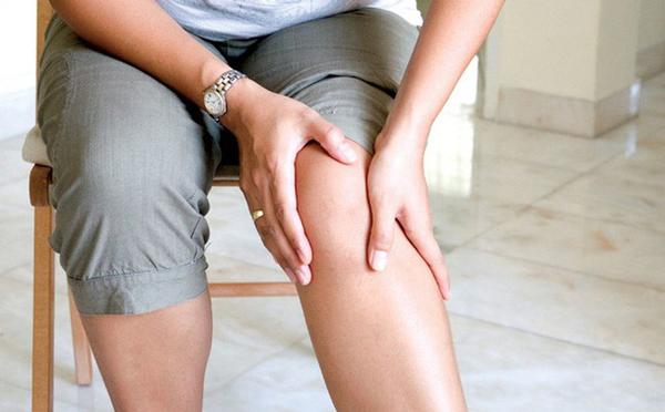 Thường xuyên xoay đầu gối