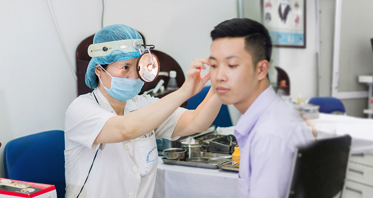 Bác sĩ sẽ chẩn đoán và xử trí sớm để tránh biến chứng suy giảm thính giác
