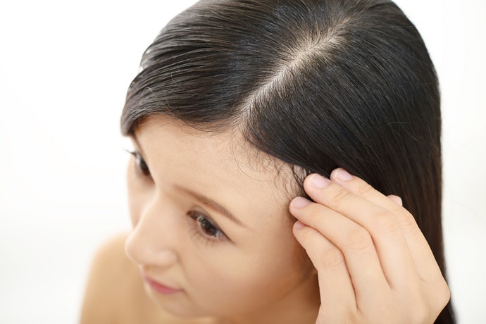 Thường xuyên chải tóc giúp làm sạch da đầu
