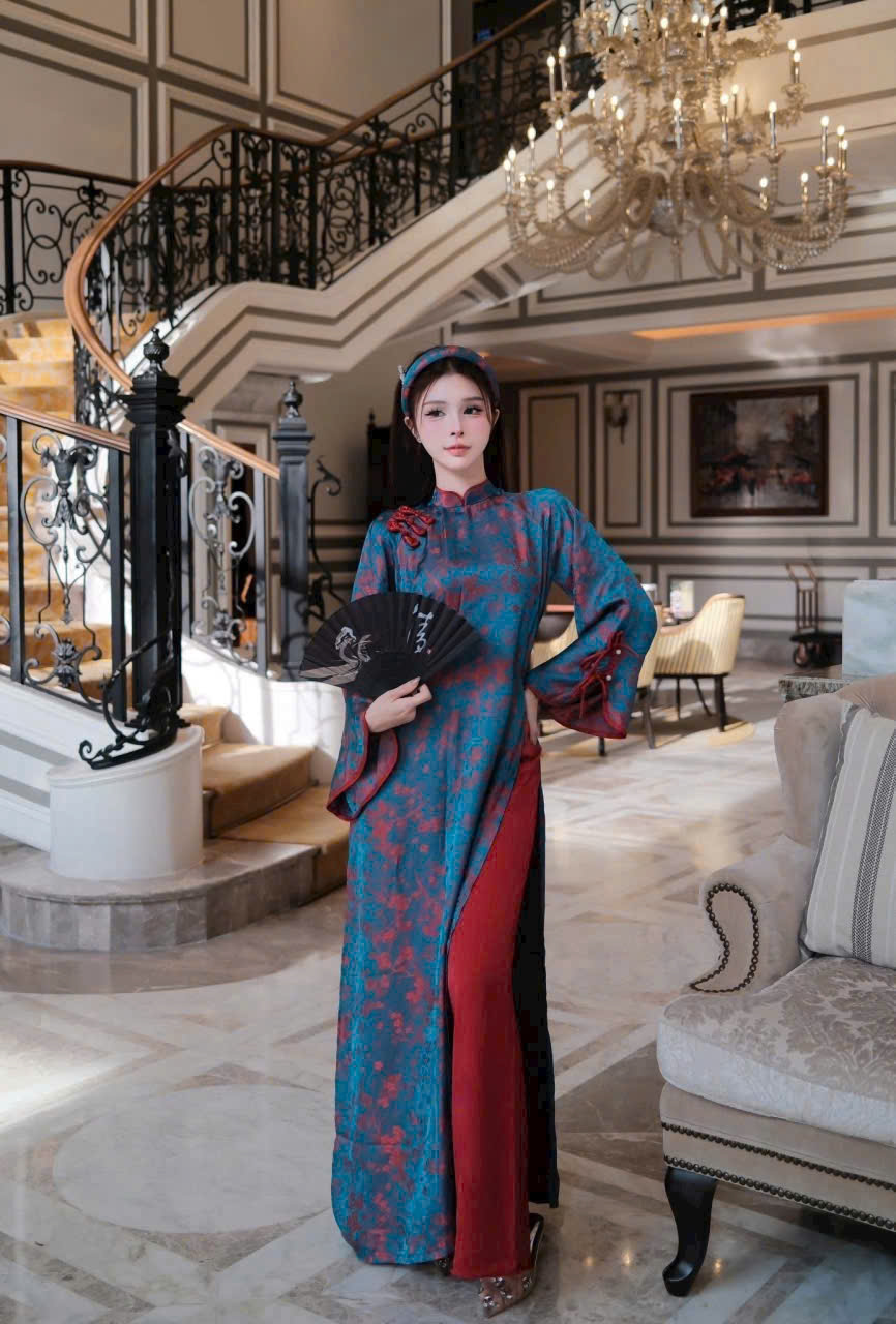 Áo dài lụa xanh dương quần đỏ TRALI 25903