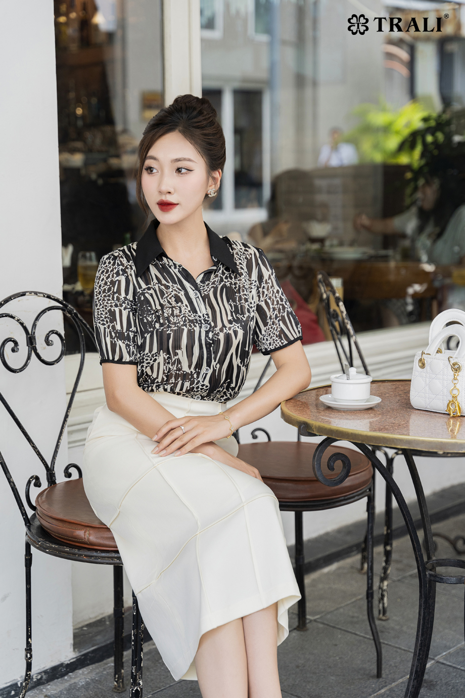 Áo Sơ Mi Nữ TRALI 24107 Màu Đen Họa Tiết