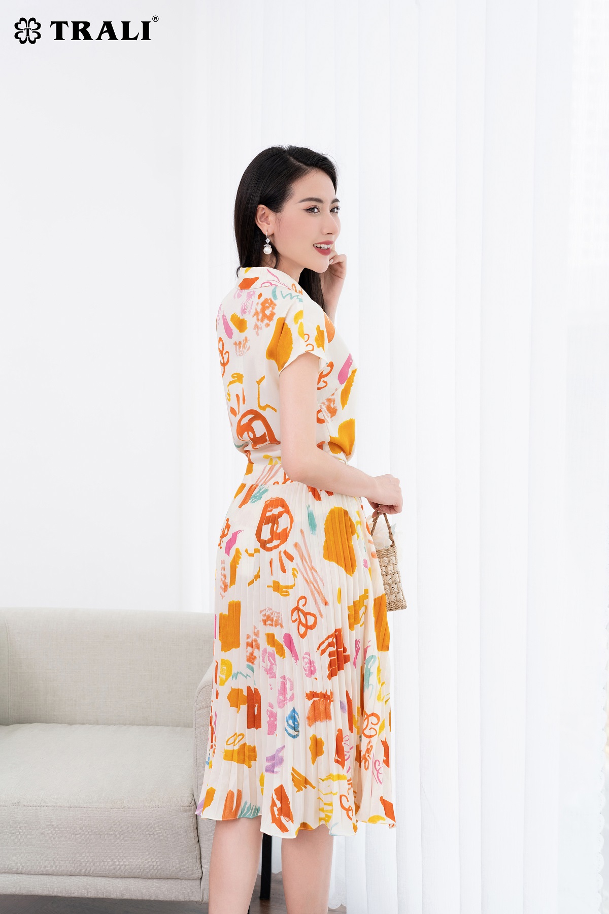 Cách phối đồ với chân váy xếp ly dài 100 cách mix đẹp