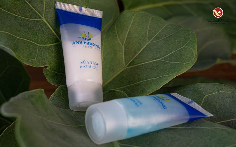 Dầu gội sữa tắm dạng tuýp dễ sử dụng