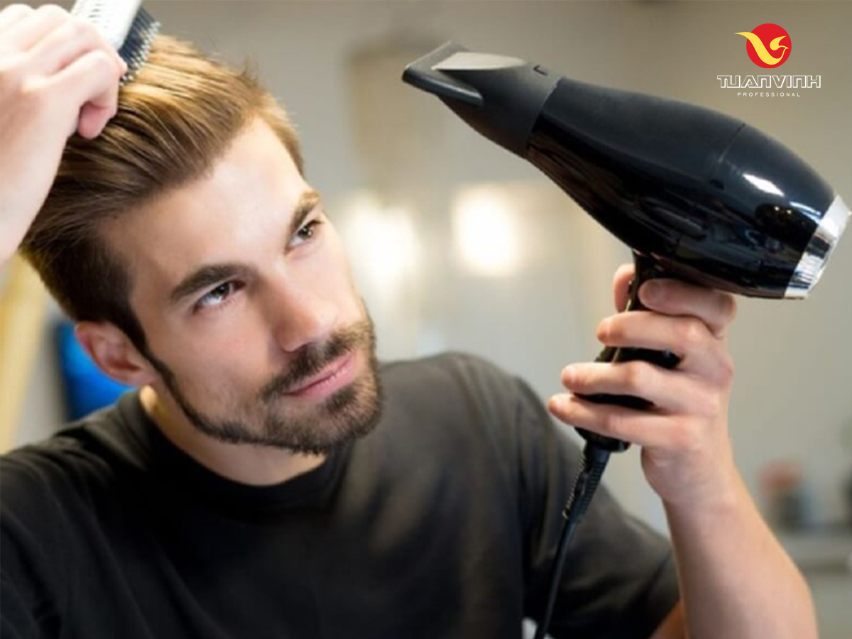 Tạo kiểu tóc đơn giản mỗi ngày với gôm xịt tóc