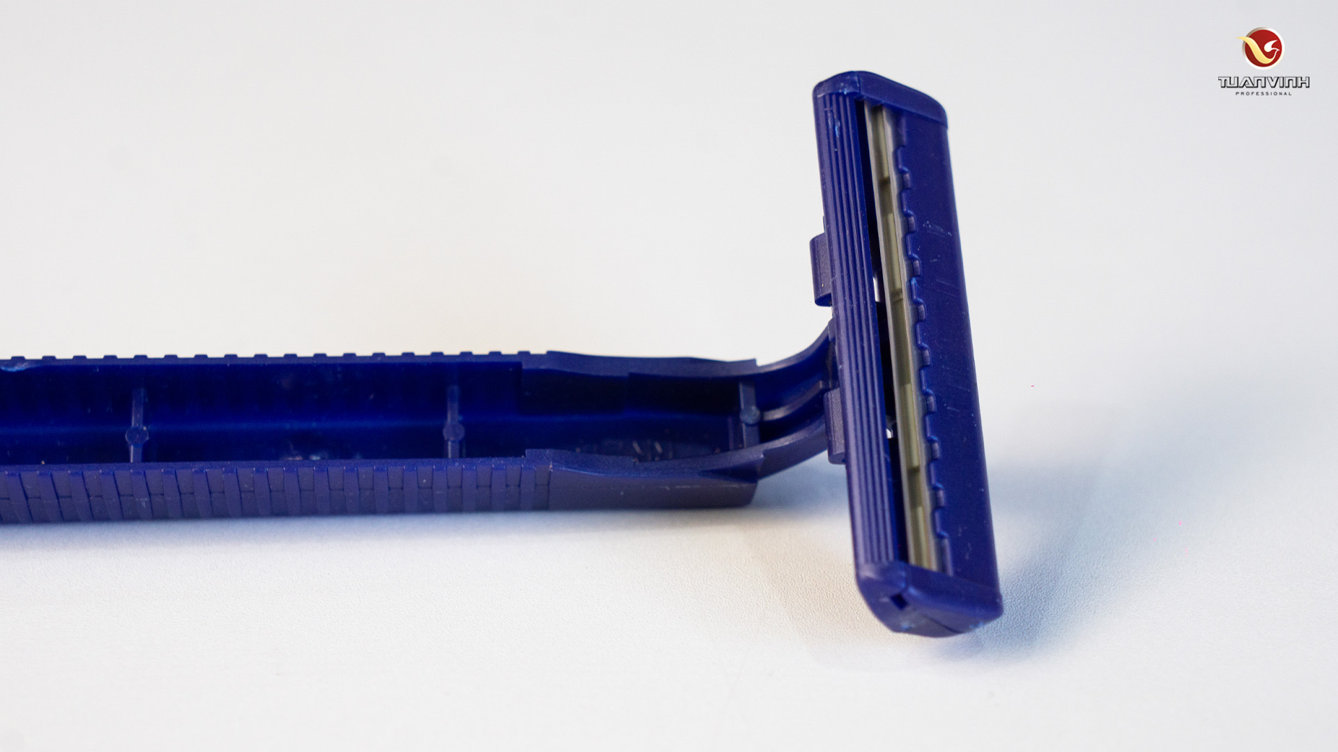 Tham khảo dao cạo Dorco TD 708 nếu bạn thuộc team da thường