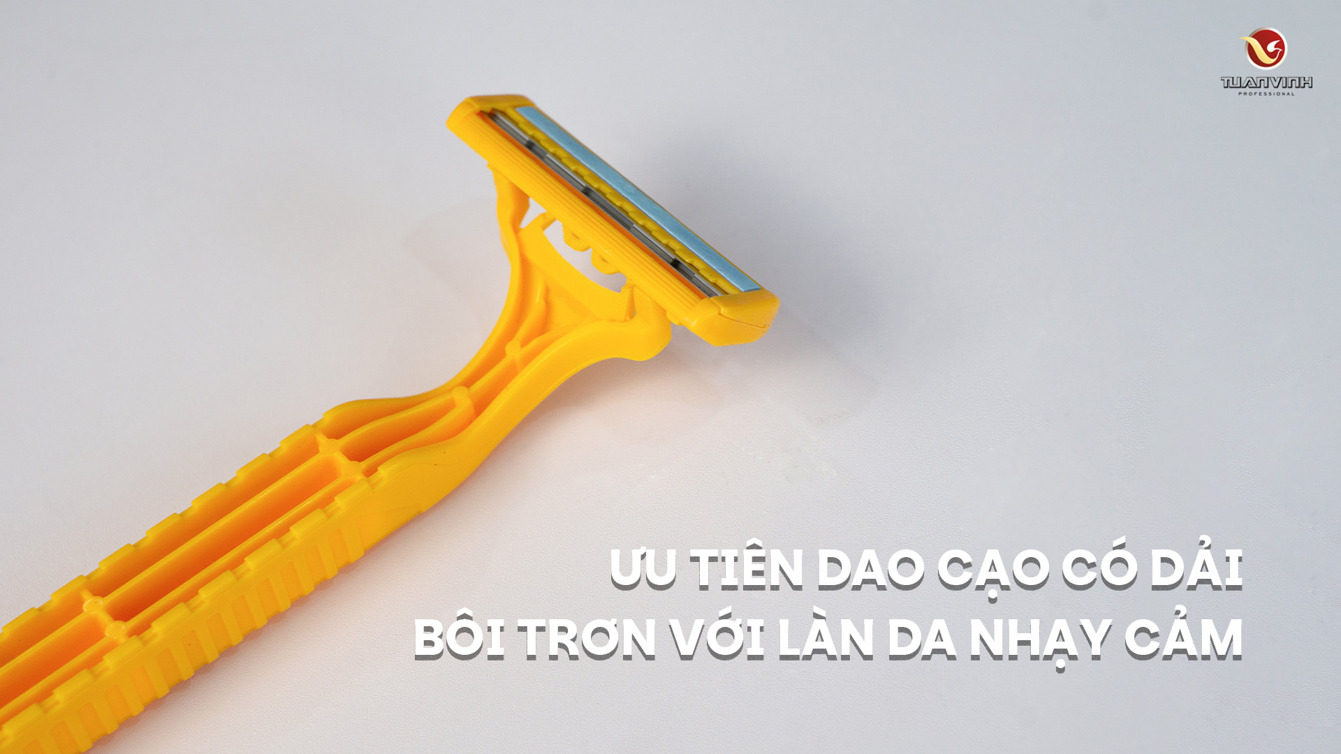 Ưu tiên dao cạo có dải bôi trơn với làn da nhạy cảm